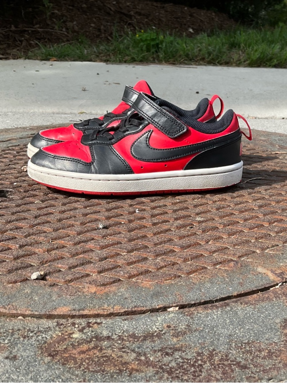 Nike Kids Red and Black Hook-and-Loop Low-Top Sneakers